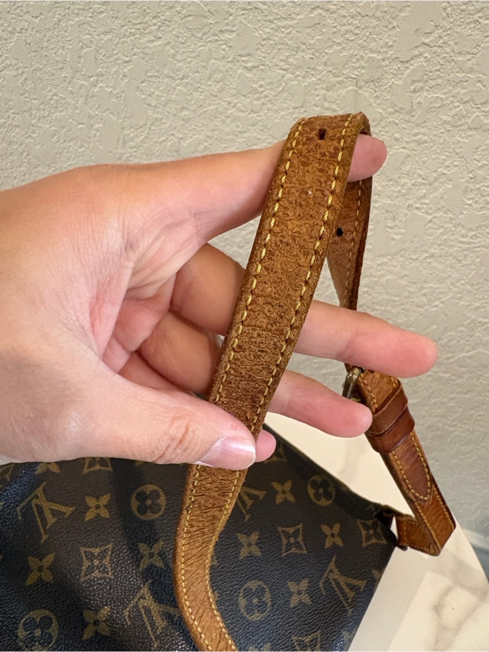Louis Vuitton Monogram Canvas Crossbody Shoulder Bag - Picture 15 of 16